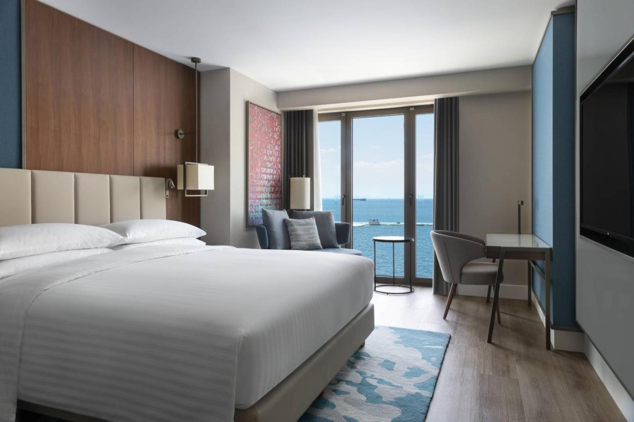 Izmir Marriott Hotel Exterior foto A guest room at the Hilton Athens