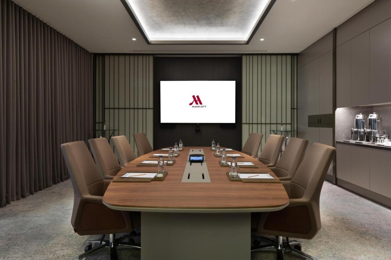 Izmir Marriott Hotel Exterior foto A boardroom at a hotel