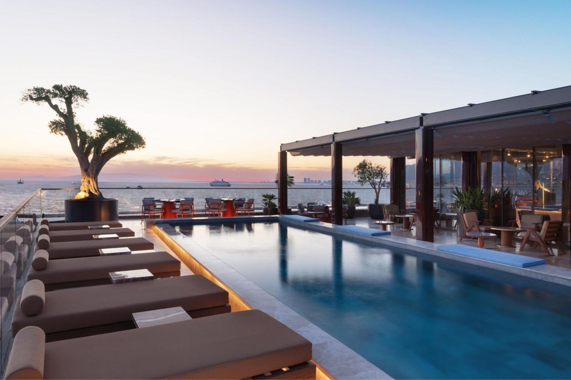 Izmir Marriott Hotel Exterior foto The Pool at the Westin Athens