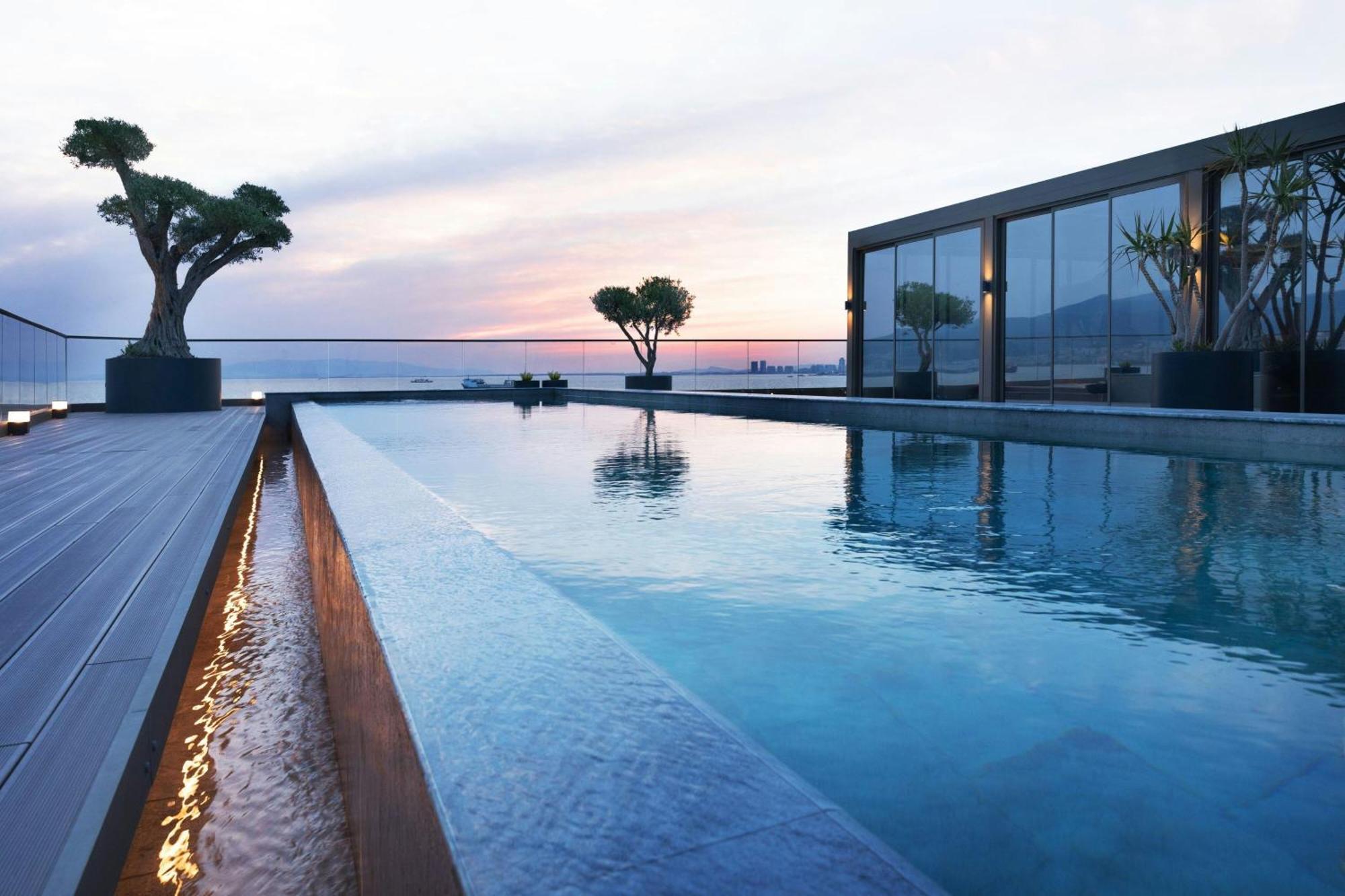 Izmir Marriott Hotel Exterior foto The Sky Pool at The Landmark