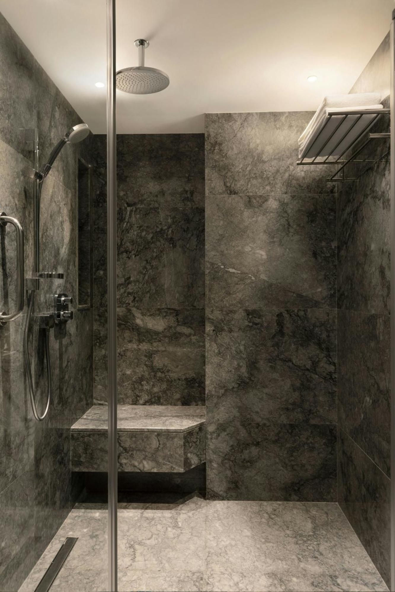 Izmir Marriott Hotel Exterior foto A shower