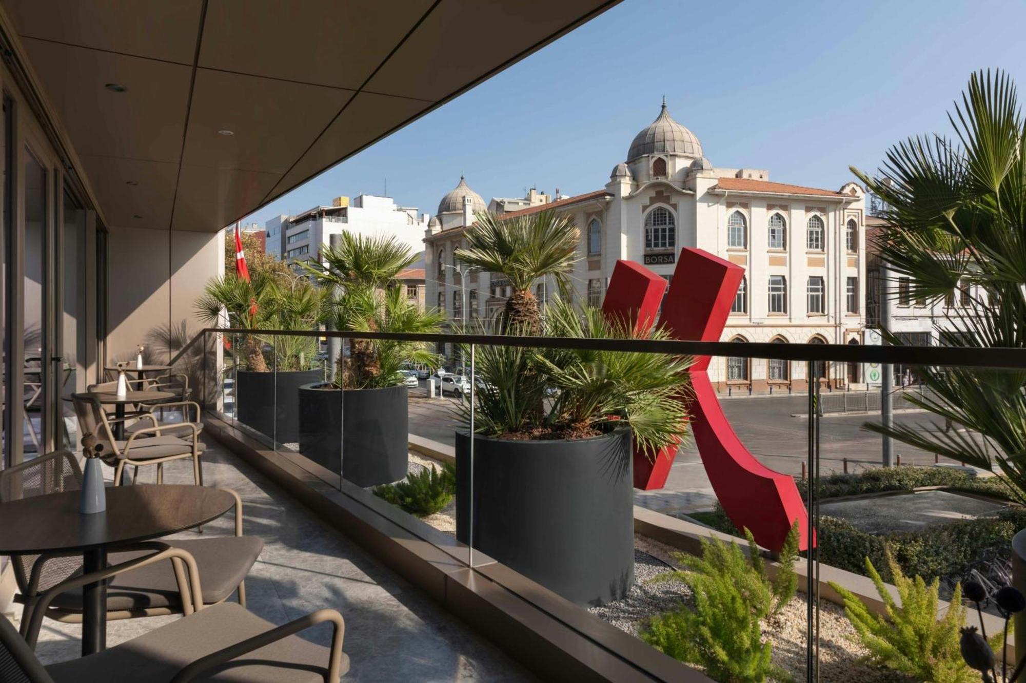 Izmir Marriott Hotel Exterior foto View of the city from the hotel